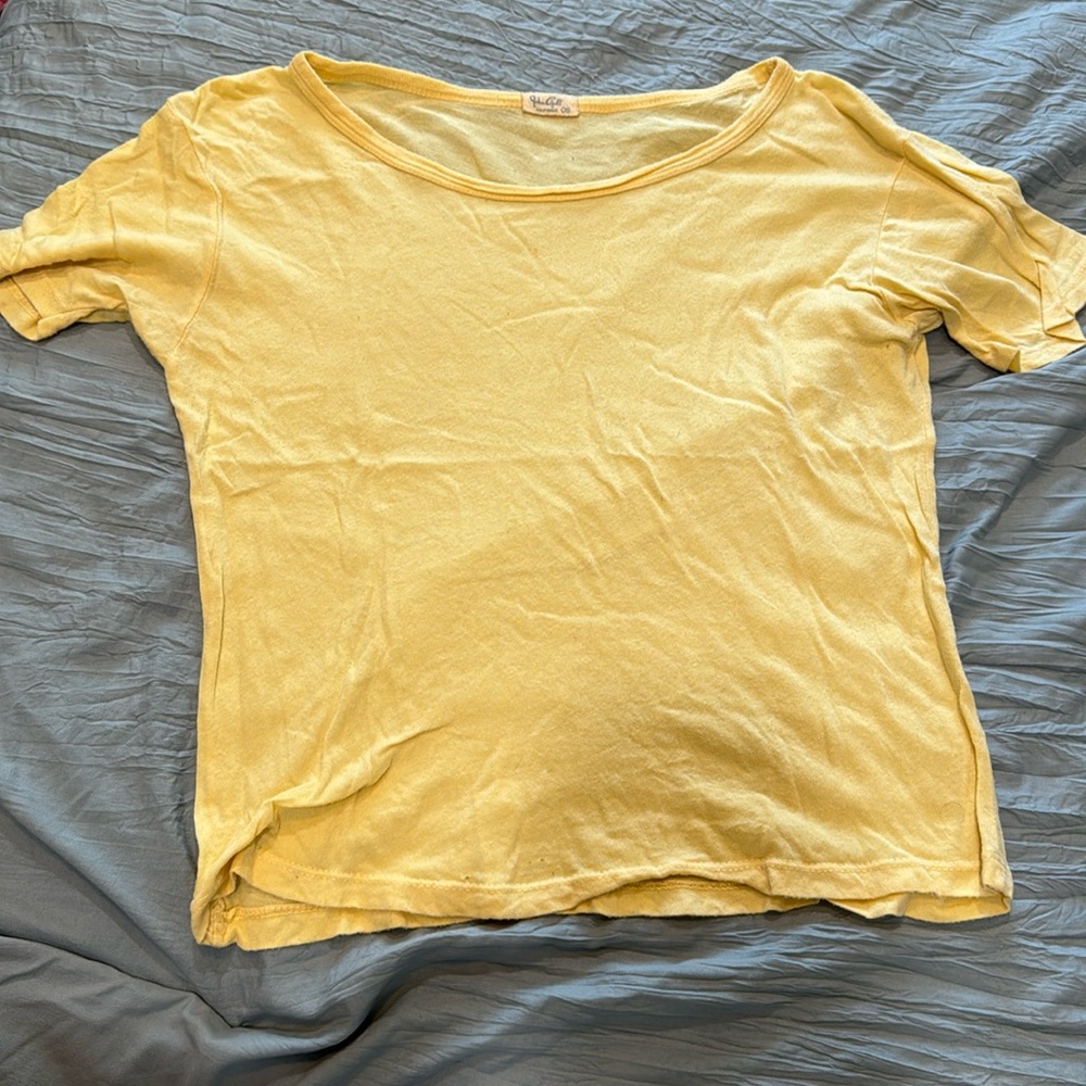 Thin cropped shirt
